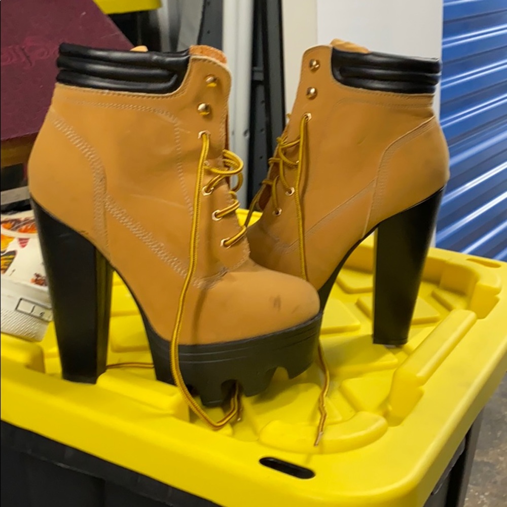Tan shoe boots